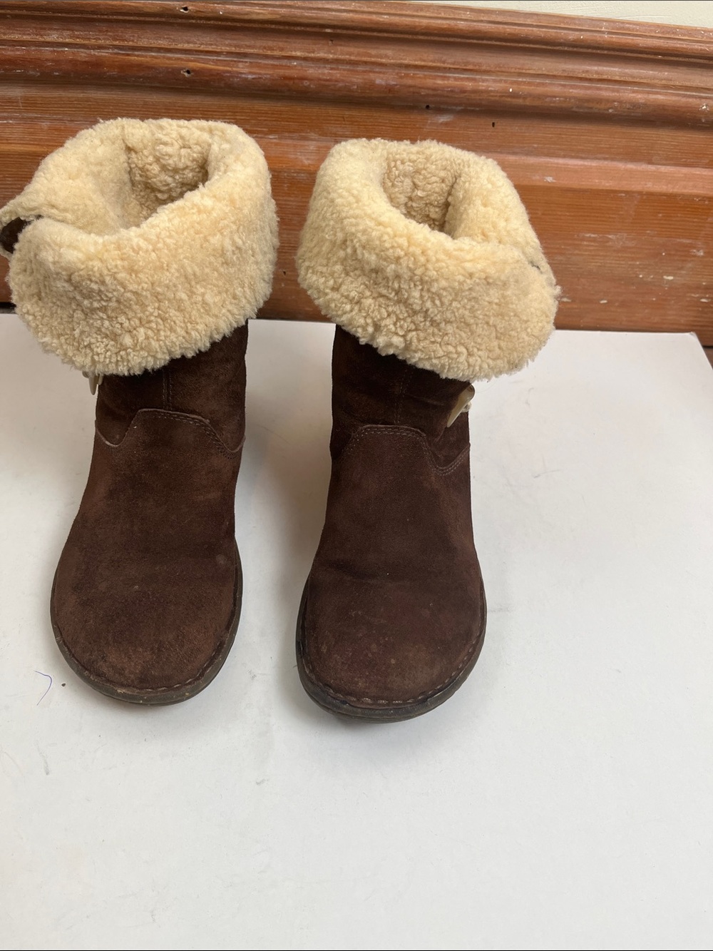 The items shown in the image are a vintage pair of UGG Australia "Kona" Toggle S